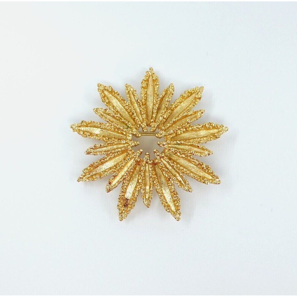 Vintage Avon‎ Starburst Flower Brooch Gold Tone 3D Victorian Edwardian